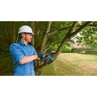BOSCH UniversalChain 18, akumulátorová řetězová pila, 18 V, lišta 20 cm, rychlost řezu 4.5 m/s BOSCH UniversalChain 18, akumulátorová řetězová pila, 18 V, lišta 20 cm, rychlost řezu 4.5 m/s
