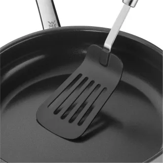 WMF Profi Plus obracečka, až do 260 °C, lze mýt v myčce WMF Profi Plus obracečka, až do 260 °C, lze mýt v myčce
